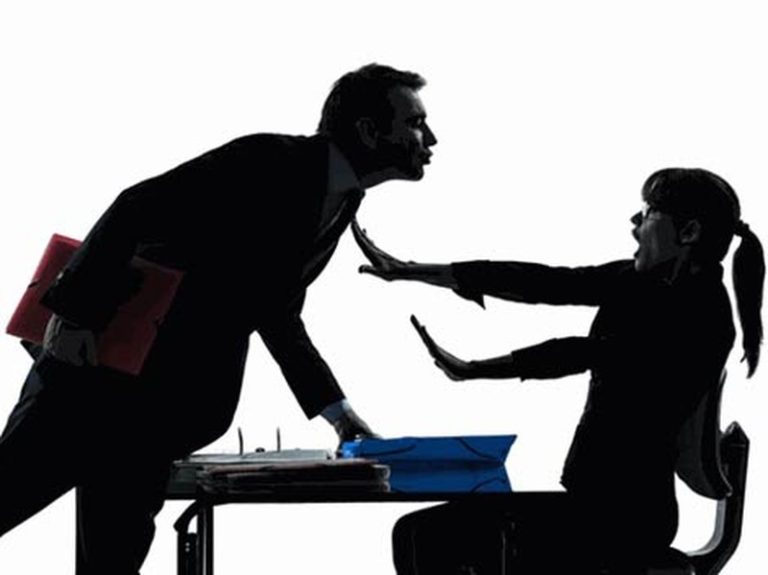 Bị quấy rối nơi xứ lạ, phải làm sao