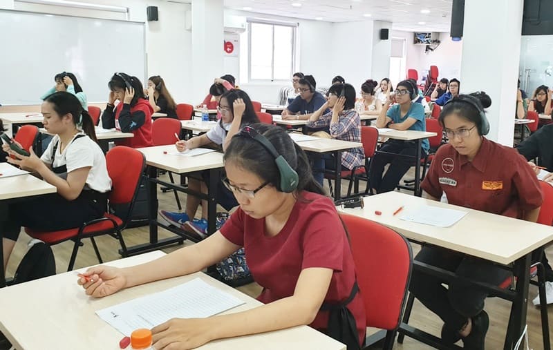 Hình 1: Thi chứng chỉ tiếng Trung ở Trường đại học Sư phạm TPHCM