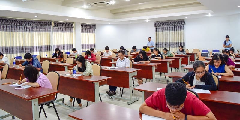 Hình 4: Thi chứng chỉ tiếng Trung tại học Ngoại ngữ - Đại học Huế