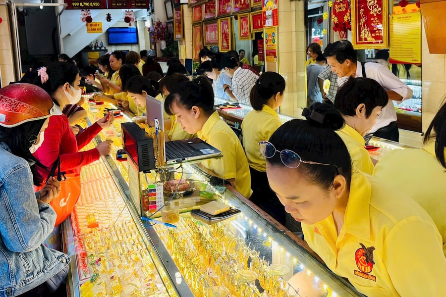 Ngày Vía Thần Tài Nên Bán Vàng Hay Không?