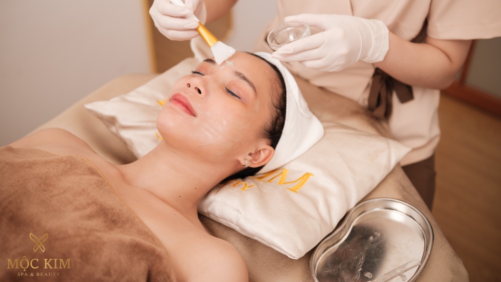 Tuổi Dậy Thì  Spa Nặn Mụn - Nên Hay Không Nên?