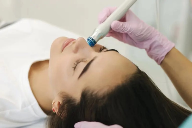Tuổi Dậy Thì  Spa Nặn Mụn - Nên Hay Không Nên?