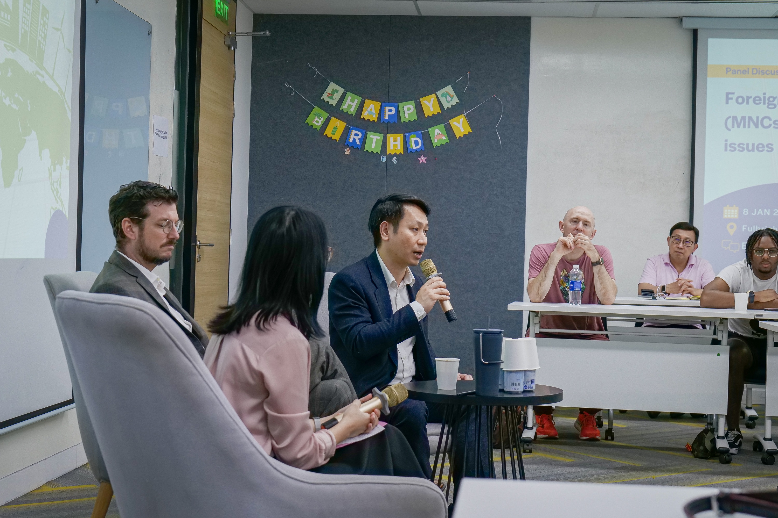 Chuyển Giao Công Nghệ Từ Tập Đoàn Đa Quốc Gia Sang Doanh Nghiệp Trong Nước: Tiếp Cận Pháp Lý So Sánh và Hàm Ý Chính Sách Đối Với Việt Nam