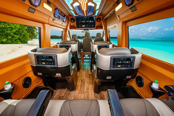 Độ xe Limousine 9 chỗ