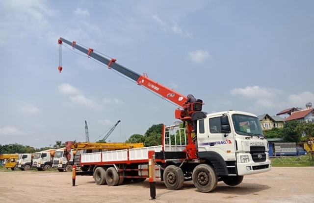 Bảng Giá Thuê Xe Cẩu Tự Hành TPHCM